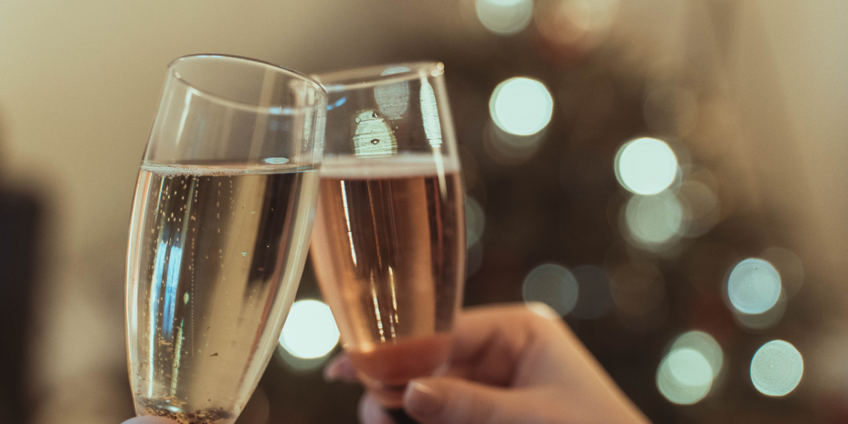 dosage champagne : bouteilles de champagne avec étiquettes indiquant différents dosages